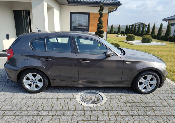 BMW Seria 1 cena 16800 przebieg: 248000, rok produkcji 2009 z Sieradz małe 172
